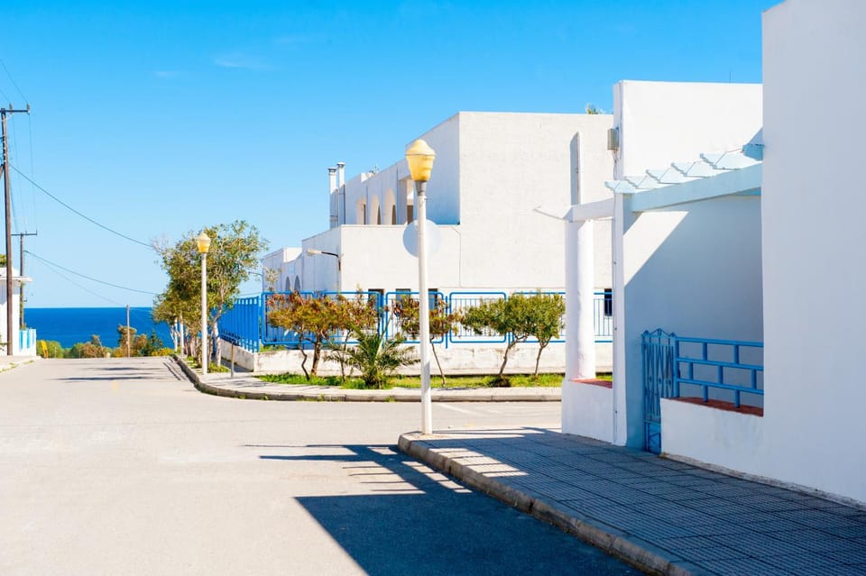 Property building, Facade/entrance, Neighbourhood, Natural landscape, Beach, Sea view