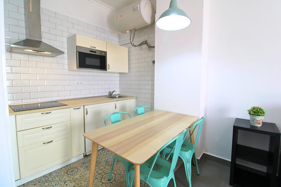 Kitchen or kitchenette, Dining area, pet friendly, stove
