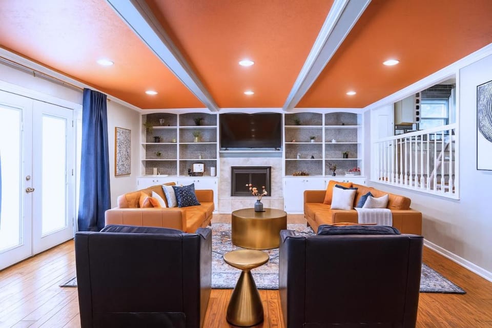 TV and multimedia, Living room, Seating area, fireplace