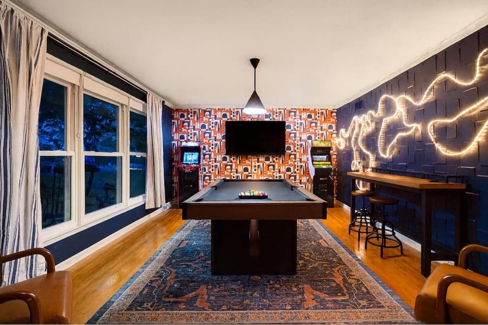 Communal lounge/ TV room, Game Room, Lounge or bar