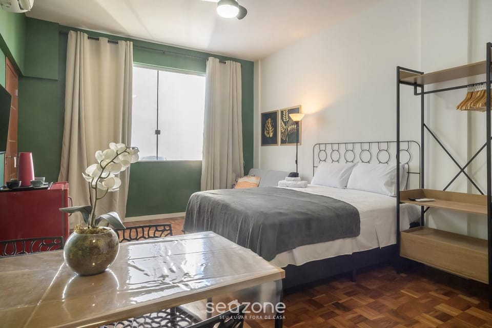 Bed, TV and multimedia, Bedroom
