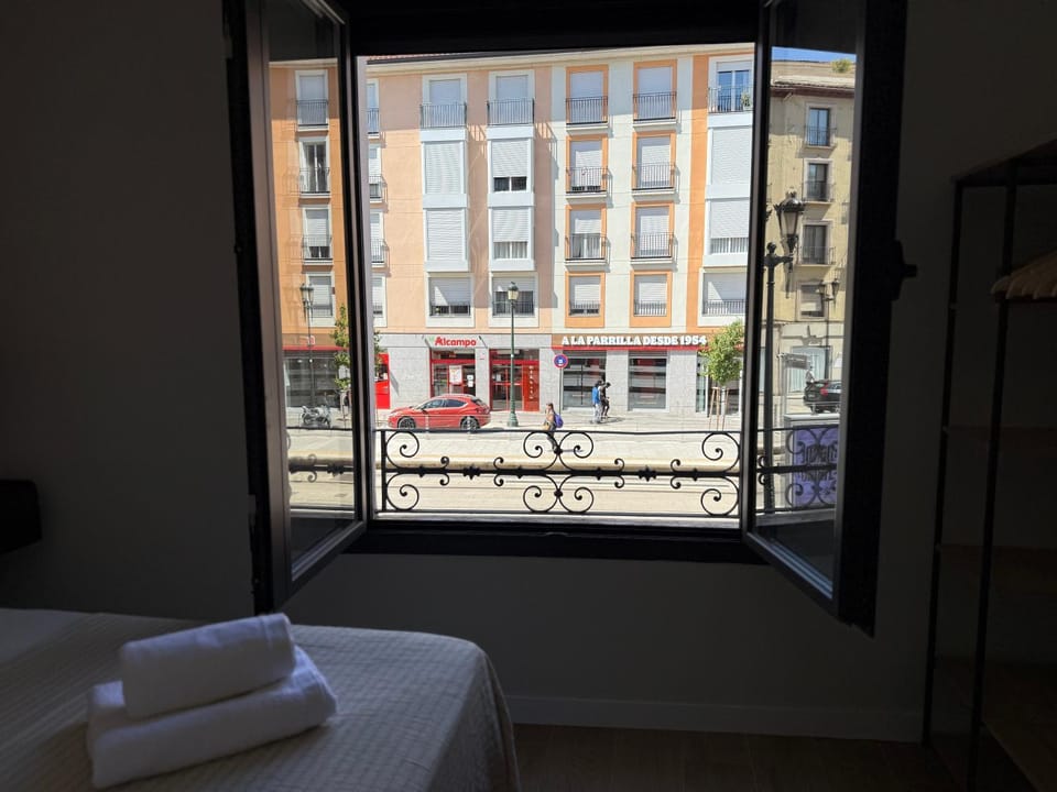 Le Petit Hostel Bed and Breakfast in Zaragoza