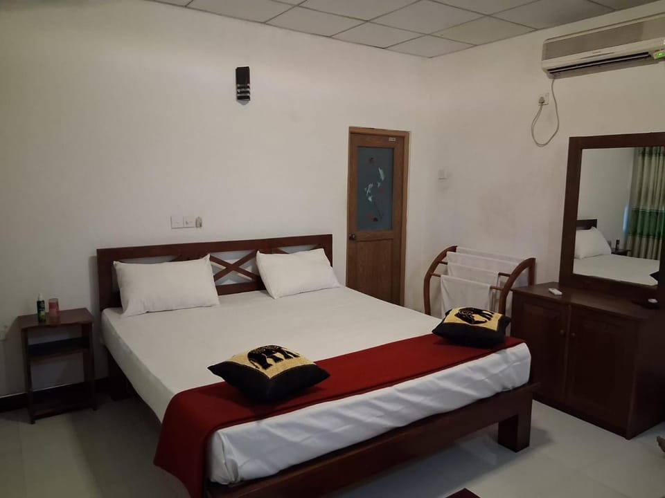 Bed, Photo of the whole room, Bedroom, towels, air conditioner