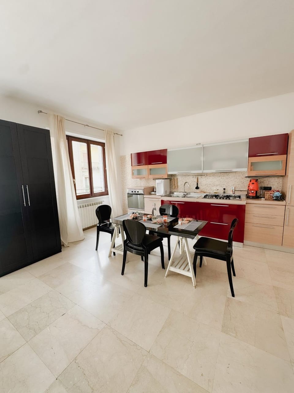 Kitchen or kitchenette, Dining area, dishwasher, pet friendly, stove