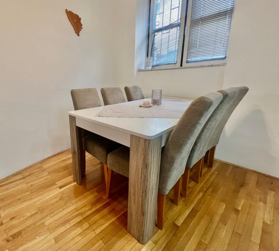 Seating area, Dining area