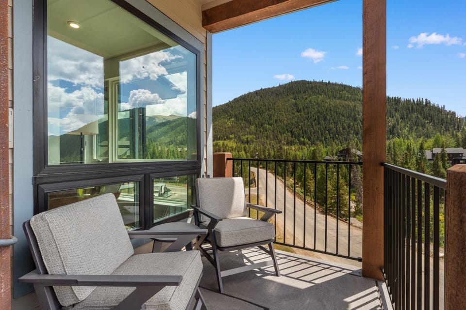 Day, Balcony/Terrace, Seating area, Mountain view, furniture