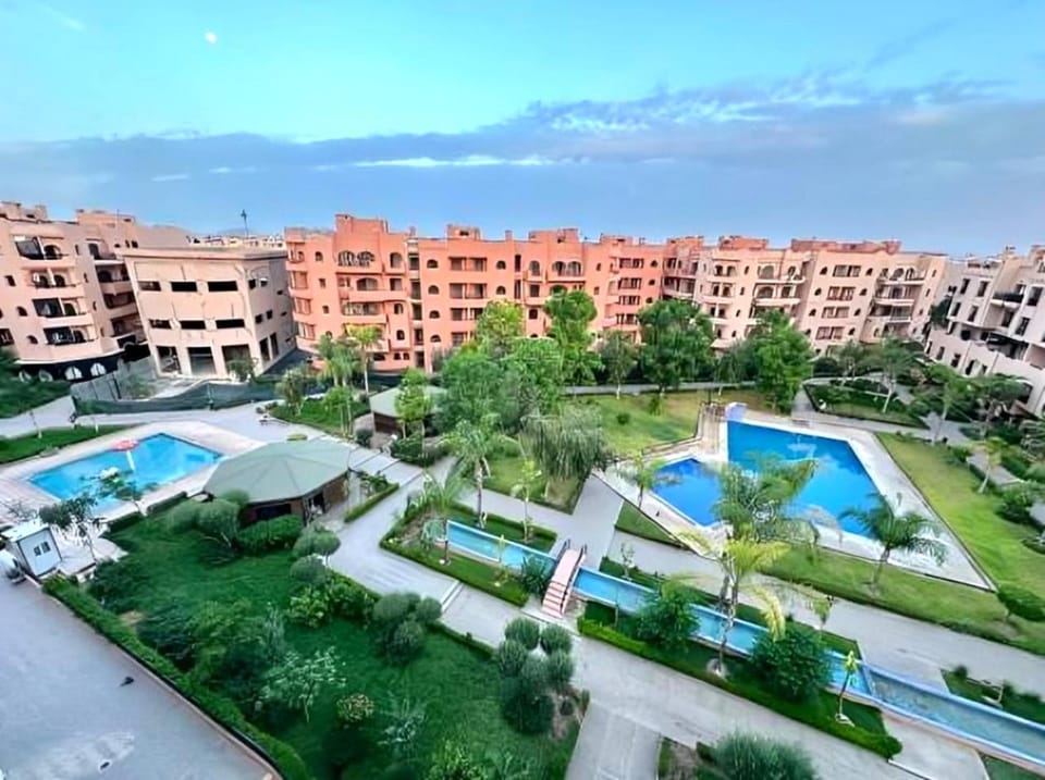 Property building, Day, Natural landscape, Bird's eye view, Garden, Garden, Garden view, Pool view, Swimming pool, Swimming pool, Location, sunbed