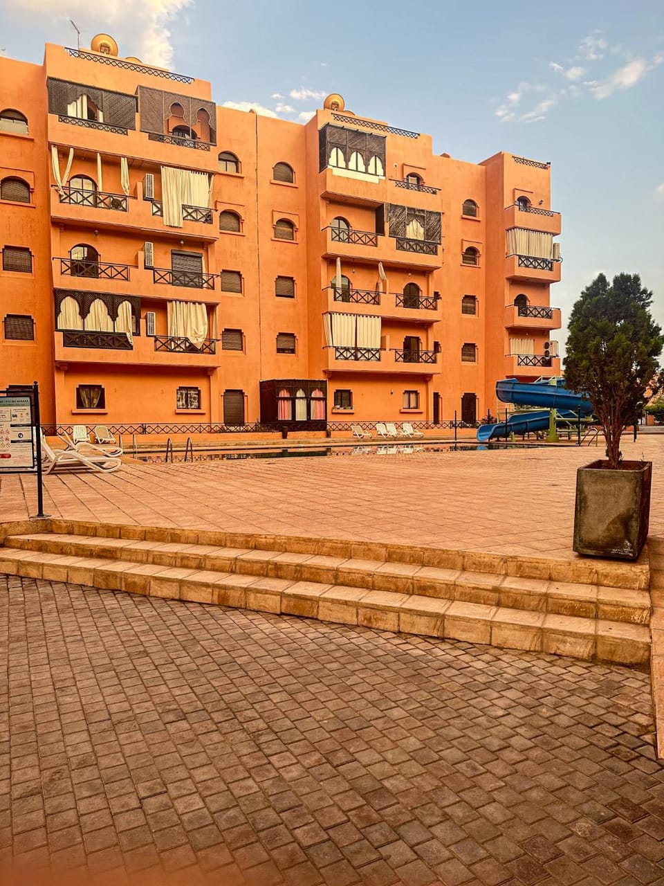 Property building, Day, Garden, Swimming pool