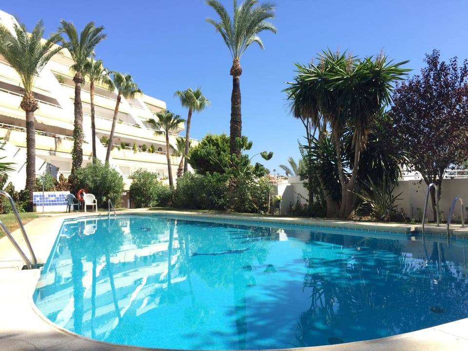 Property building, Swimming pool, Swimming pool