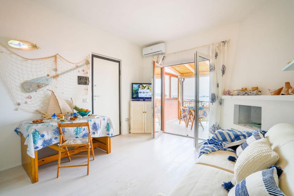 Living room, Dining area, air conditioner