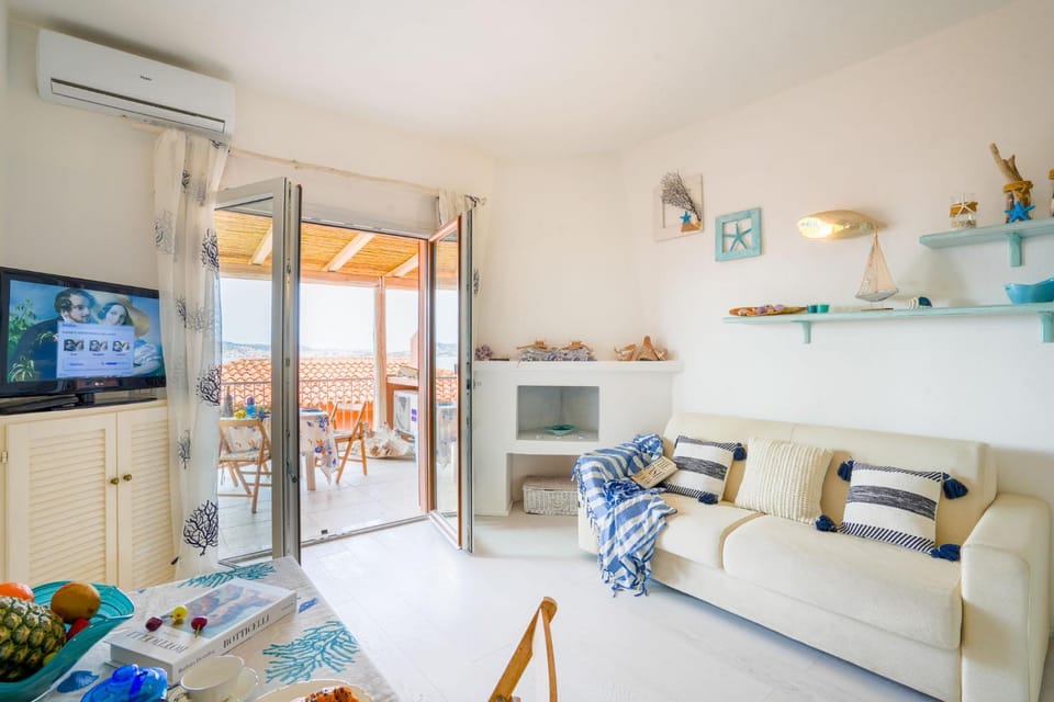 TV and multimedia, Living room, Seating area, Dining area, Evening entertainment, air conditioner