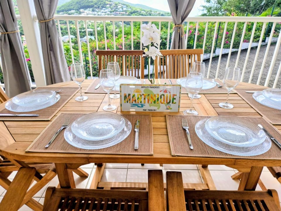 View (from property/room), Balcony/Terrace, City view, Mountain view, Sea view