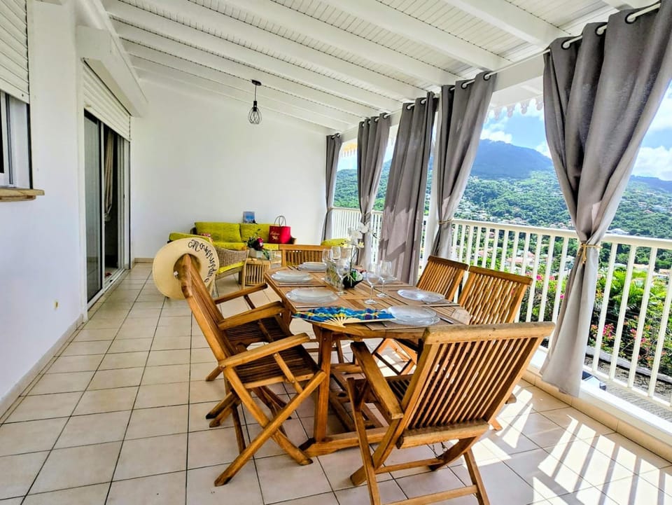 View (from property/room), Balcony/Terrace, City view, Mountain view, Sea view