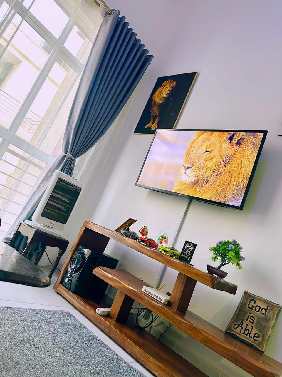TV and multimedia, Living room, Seating area, Evening entertainment