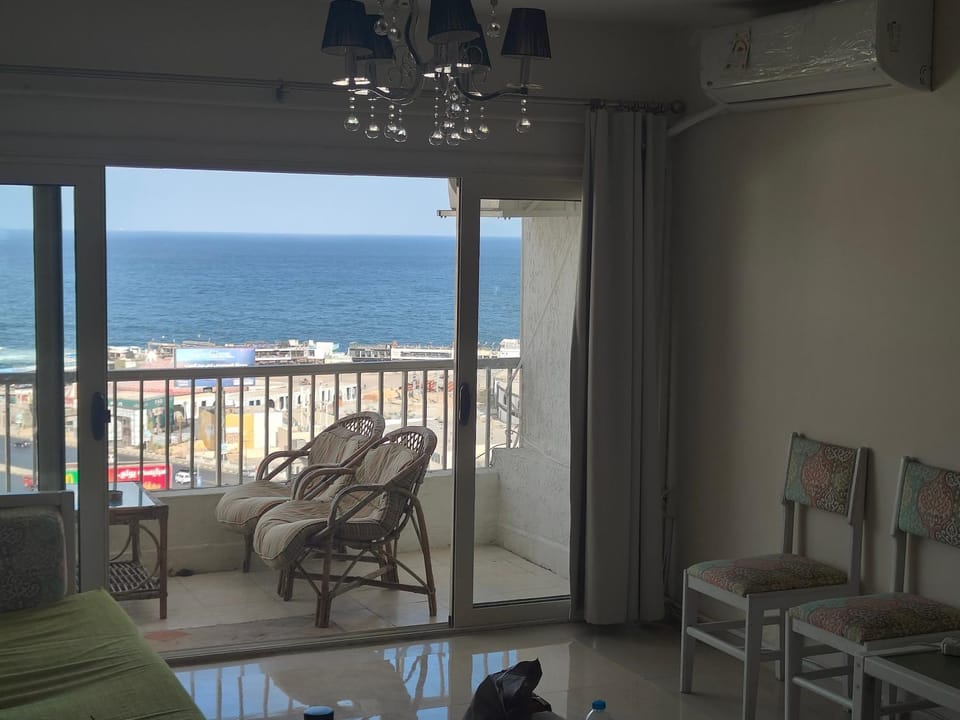 شقه على البحر مميزه فى سيتى اسكوير مصطفى كامل الظباط سيدى جابر Apartment in Alexandria