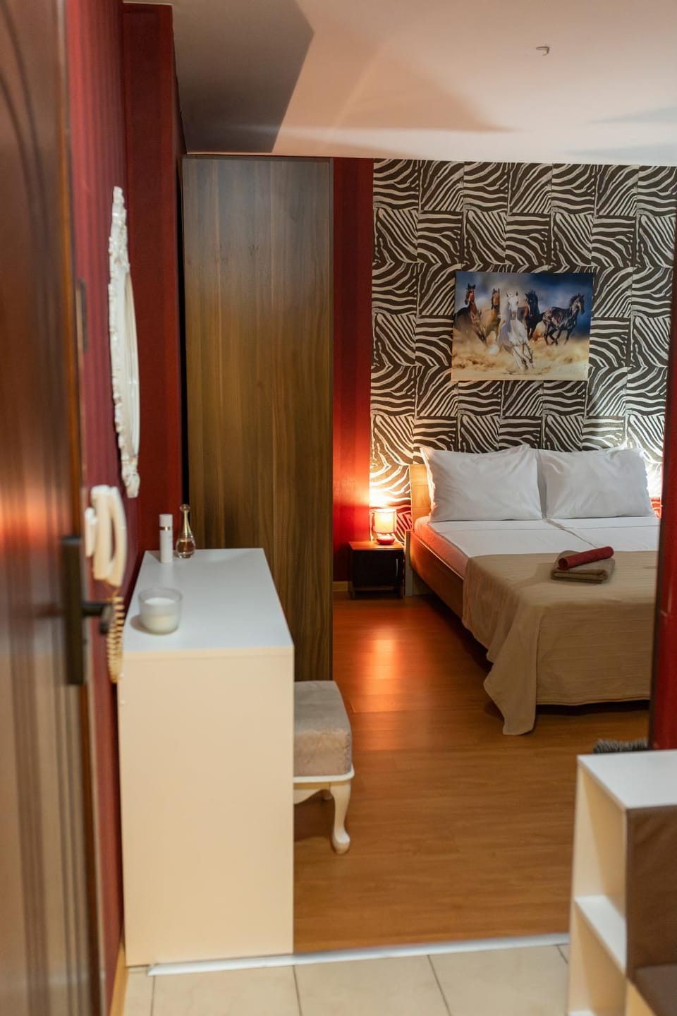 Bed, Photo of the whole room, Bedroom, towels