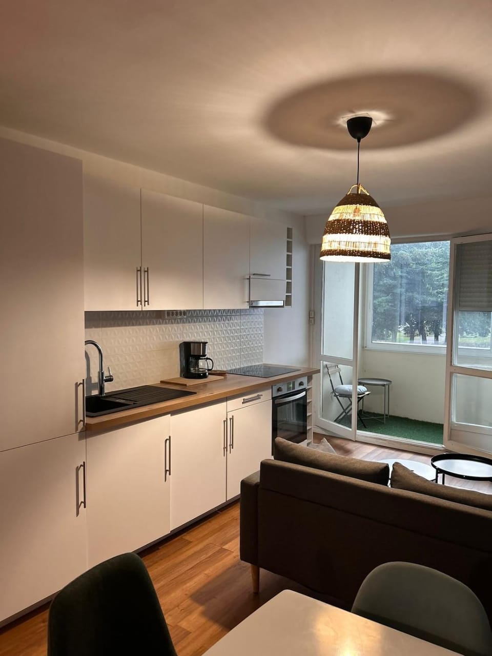 Spacious 4 bedroom family home 5 min from Caen Apartment in Caen