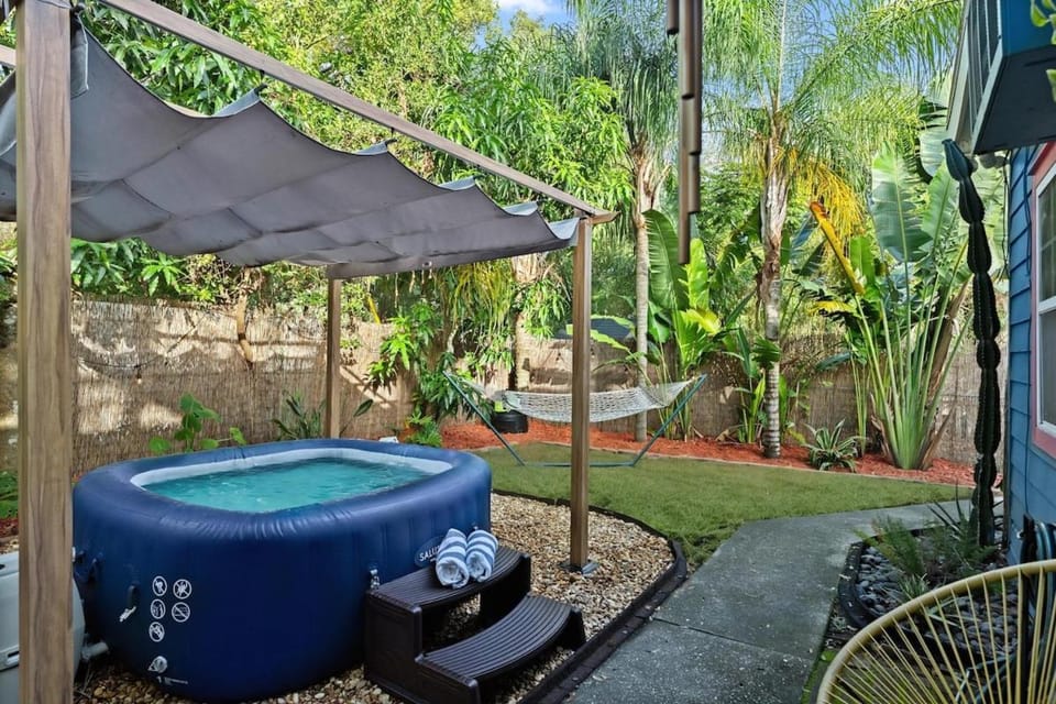 Garden, Hot Tub