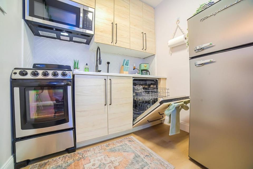 Kitchen or kitchenette, dishwasher, oven, pet friendly, stove