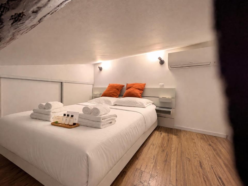 Bed, Bedroom