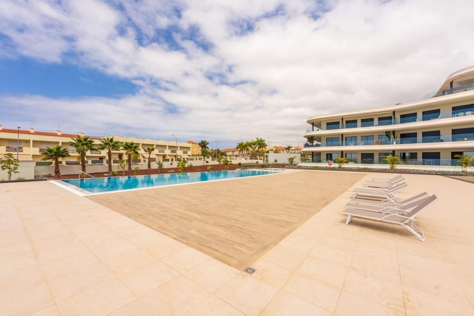 Property building, Pool view, Swimming pool, sunbed