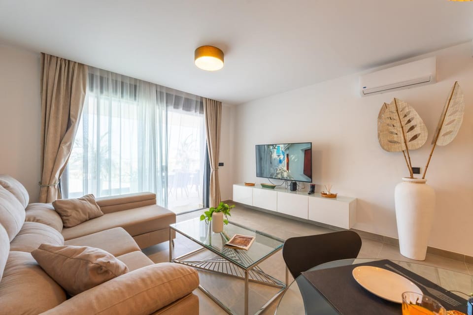 TV and multimedia, Living room, Seating area, air conditioner
