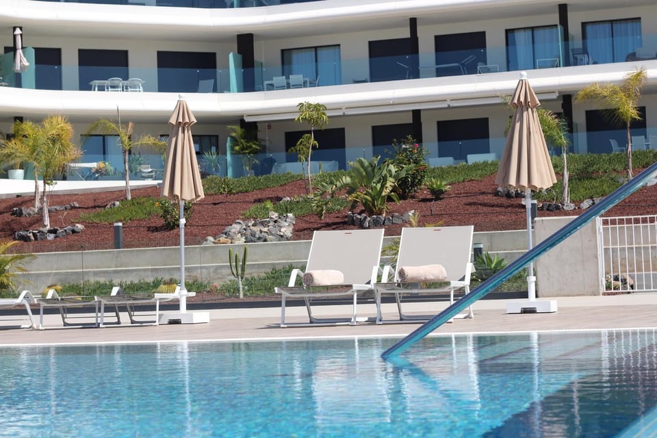 Swimming pool, sunbed