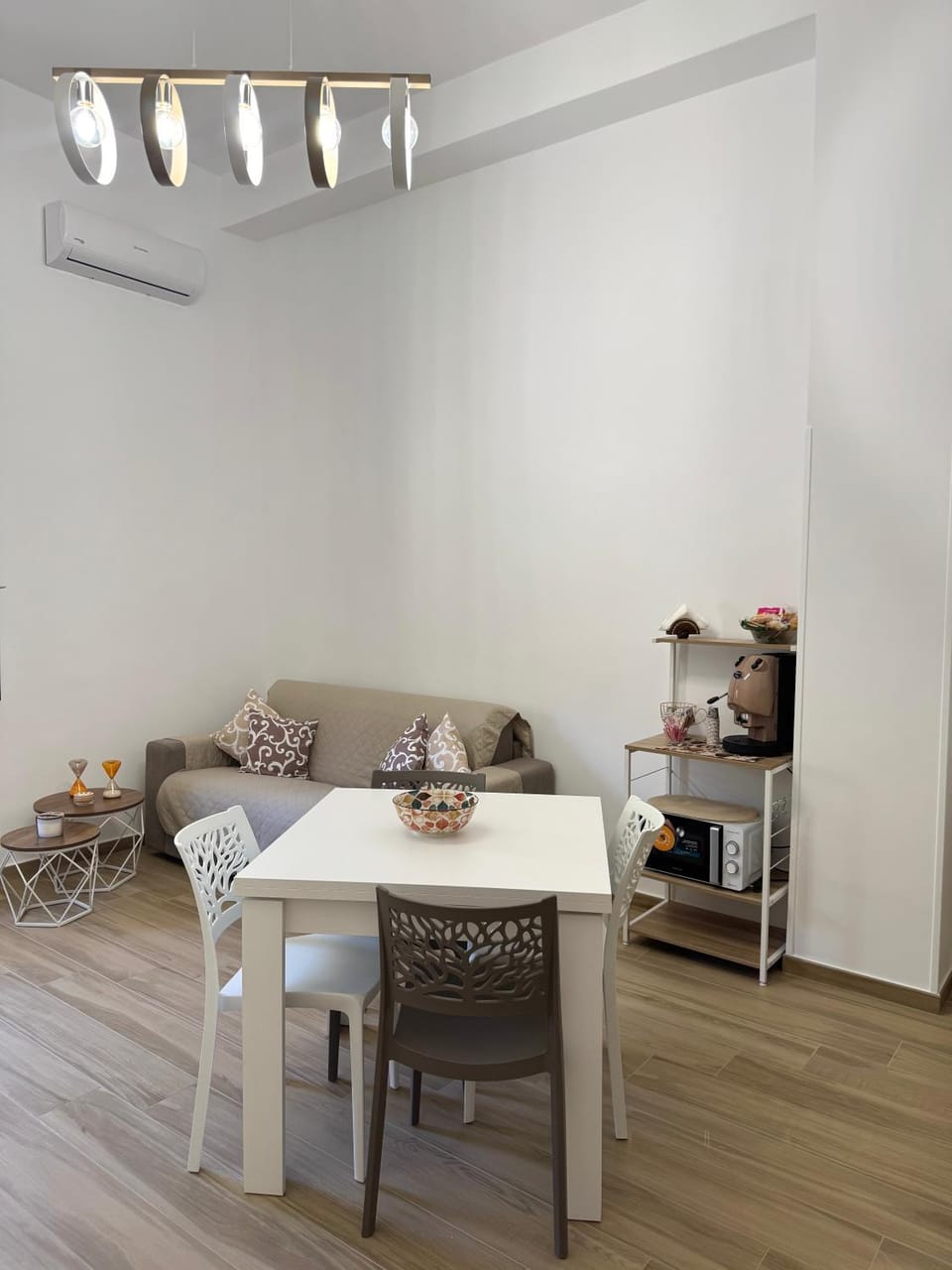 Coffee/tea facilities, Dining area