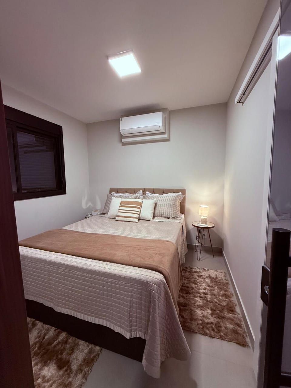 Bed, Photo of the whole room, Bedroom, air conditioner