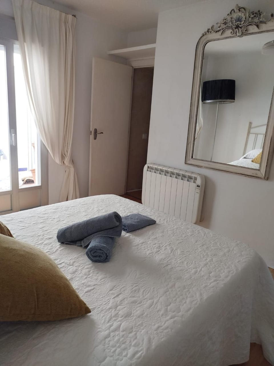 Bed, Photo of the whole room, Bedroom, internet, towels, wardrobe