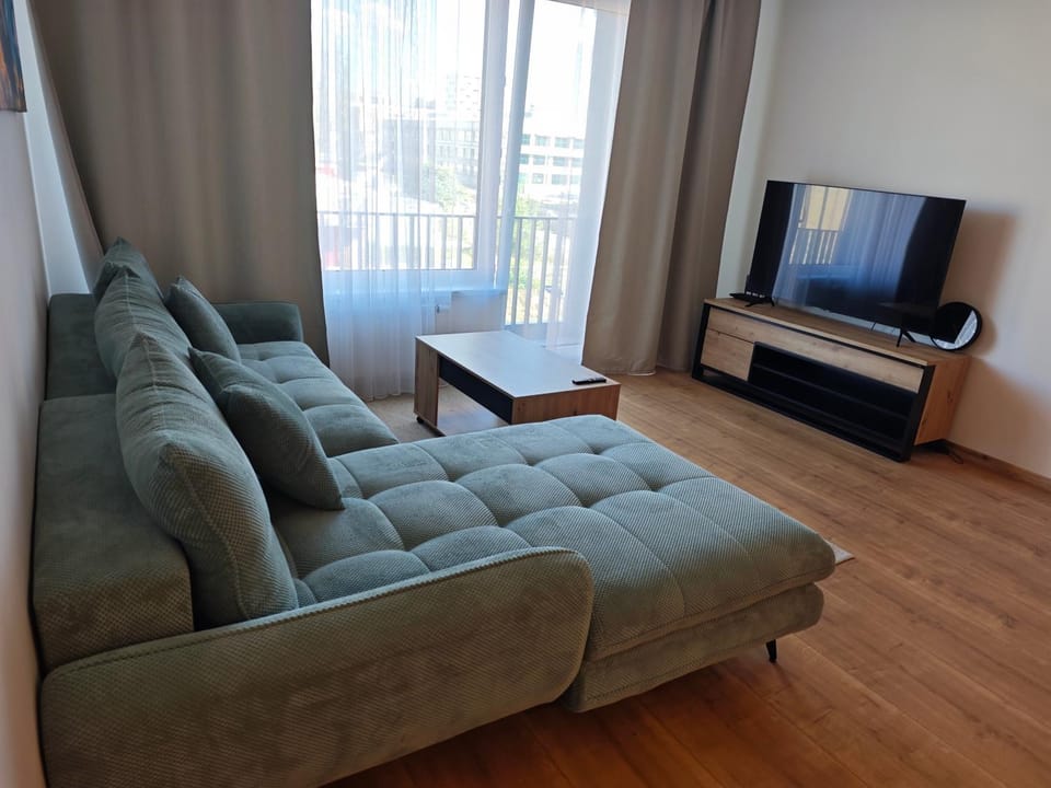 Communal lounge/ TV room, Living room, Seating area, Evening entertainment