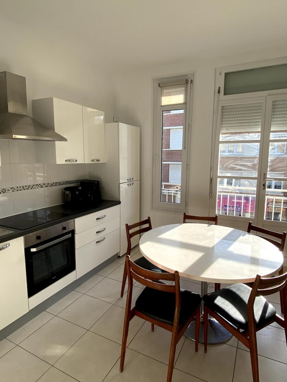 Dining area, oven, stove