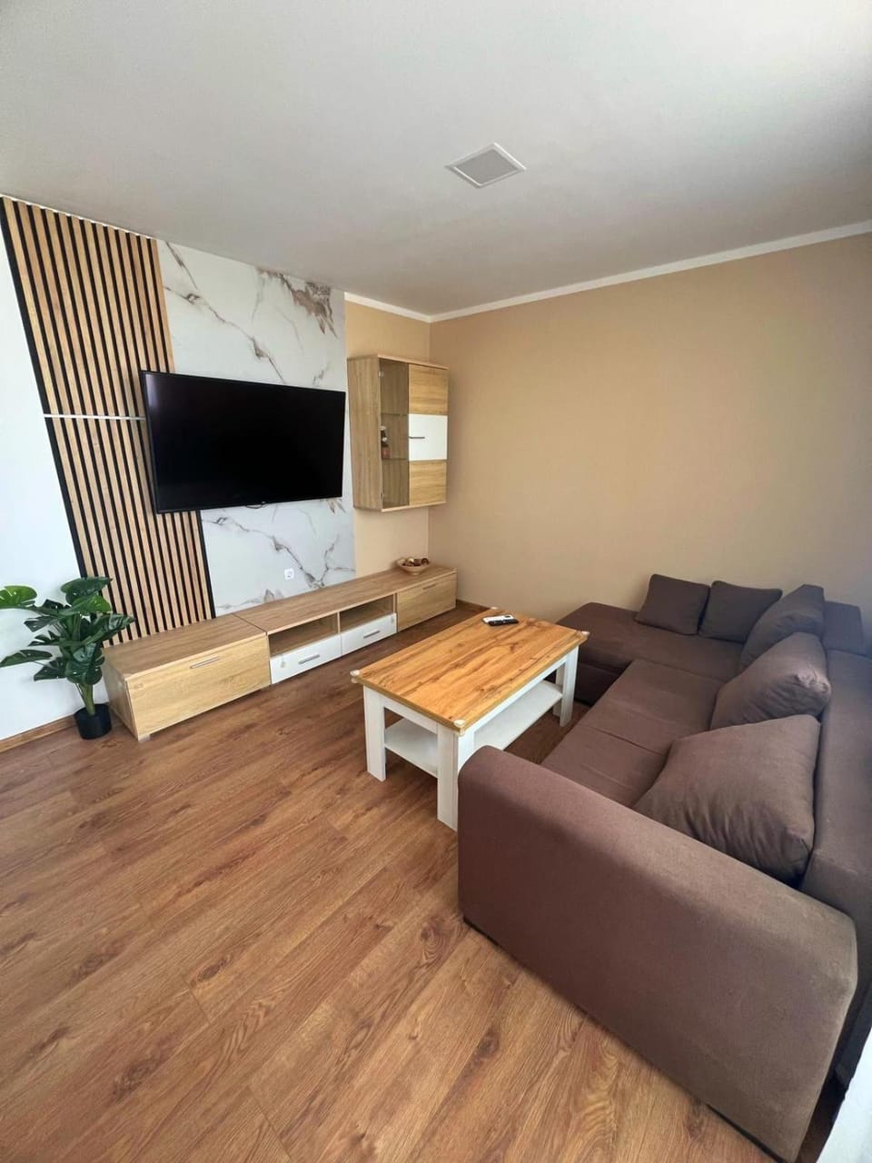 Communal lounge/ TV room, TV and multimedia, Living room, Evening entertainment