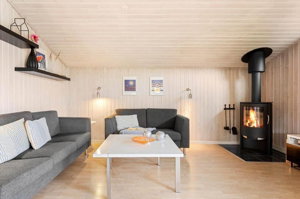 TV1102-Hirtshals-Oster-Kjulvej-28 House in Hirtshals