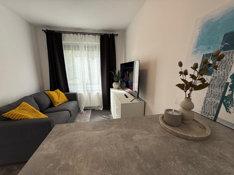 Communal lounge/ TV room, TV and multimedia, Living room, Seating area