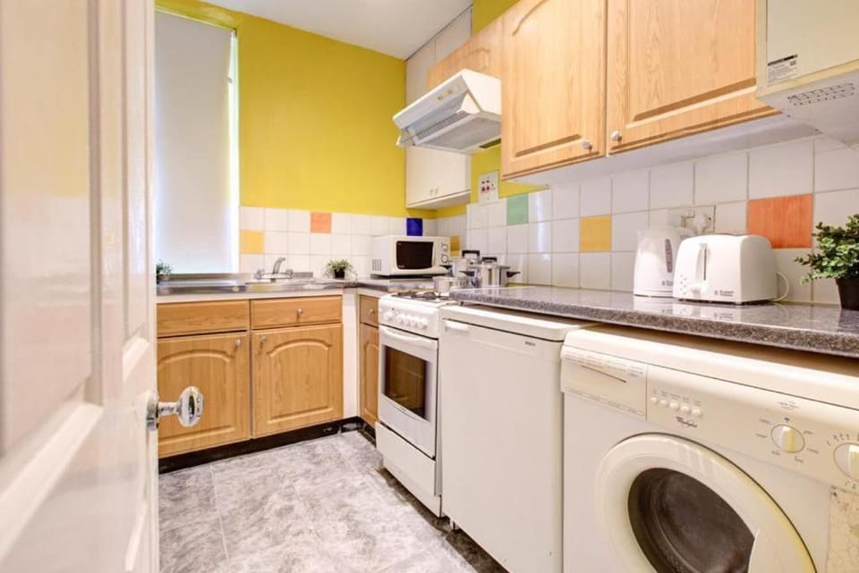 Prime Oxford Street 1-Bed Flat - Direct Access to Bond Street Station Apartment in City of Westminster