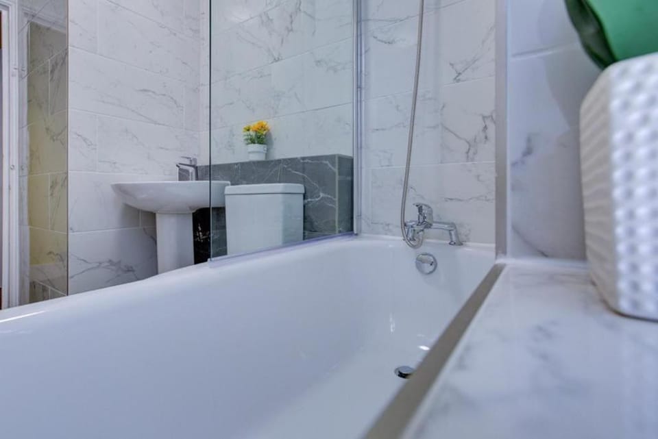Prime Oxford Street 1-Bed Flat - Direct Access to Bond Street Station Apartment in City of Westminster