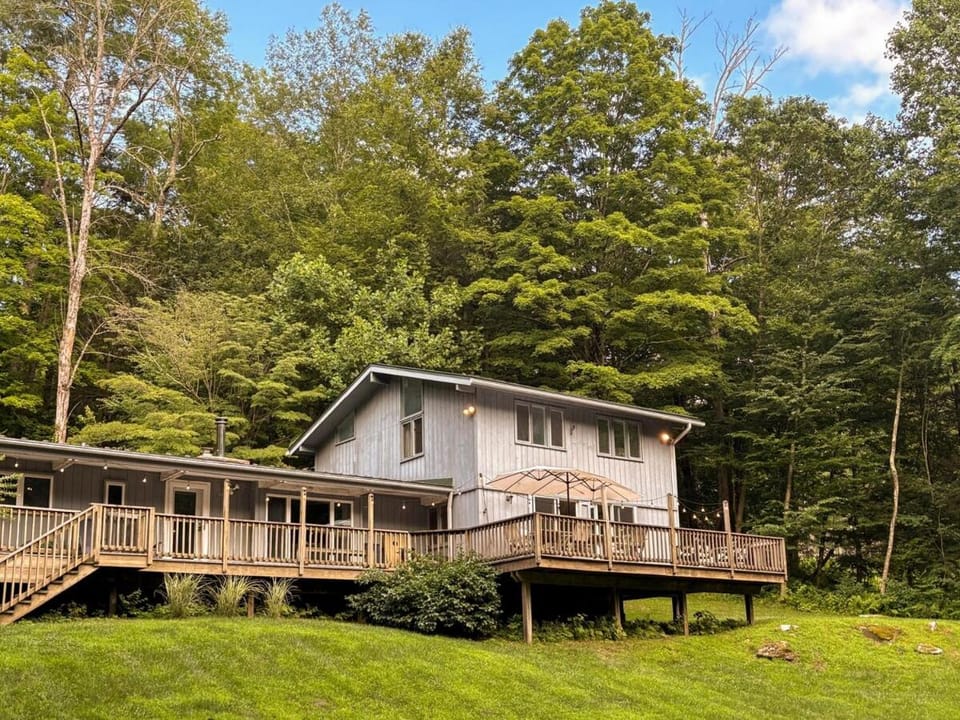 Property building, Day, Natural landscape, Garden, Garden view