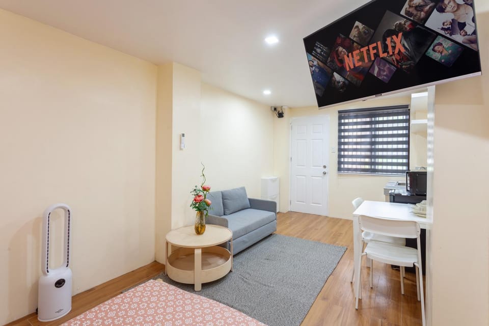 TV and multimedia, Living room, Seating area, Dining area, Evening entertainment