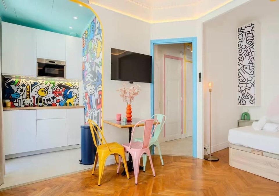 Kitchen or kitchenette, Living room