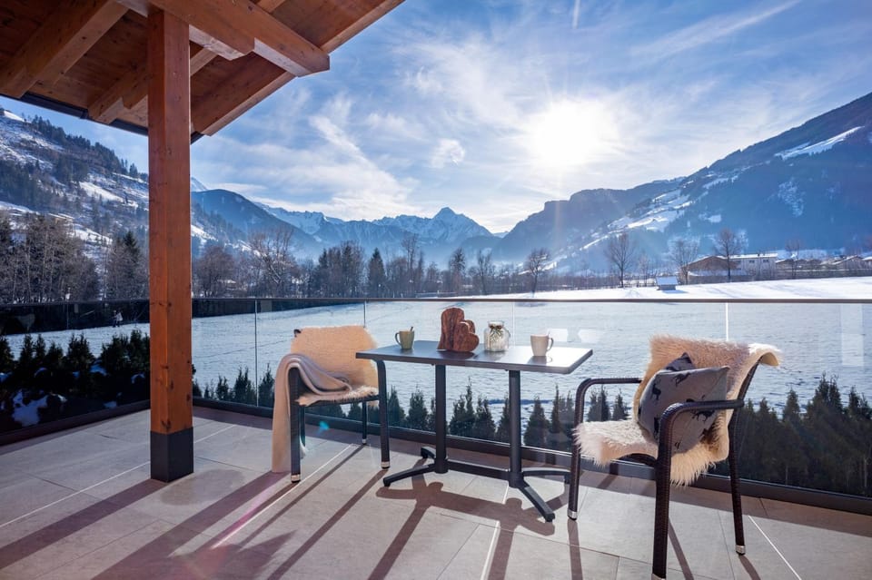 Property building, View (from property/room), Balcony/Terrace, Mountain view