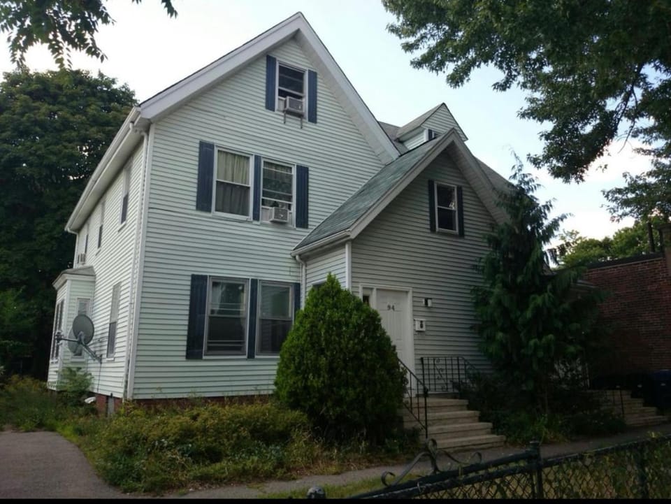 Franklin street allston Vacation rental in Allston