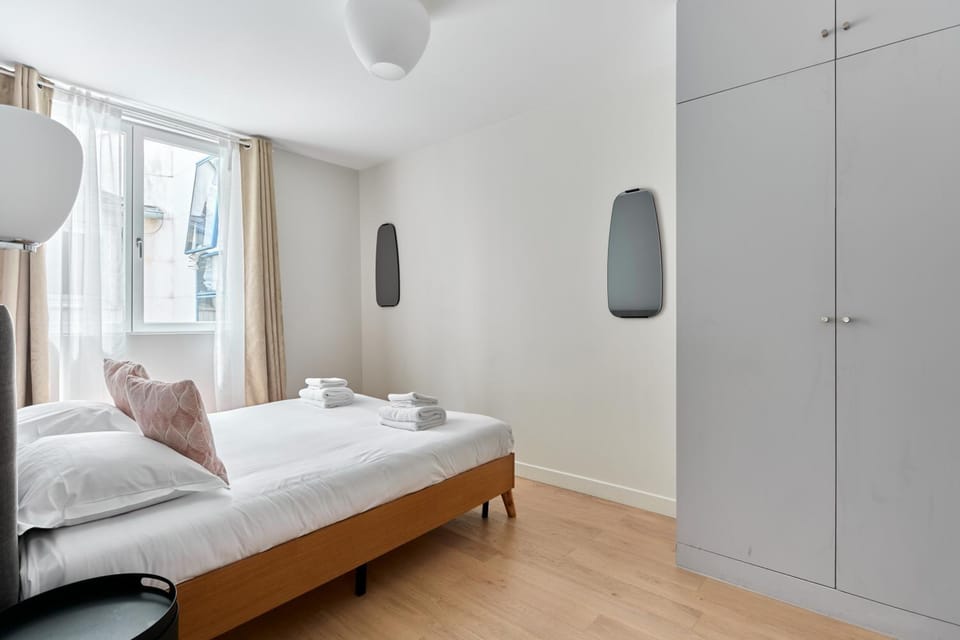 Bed, Bedroom, towels, wardrobe