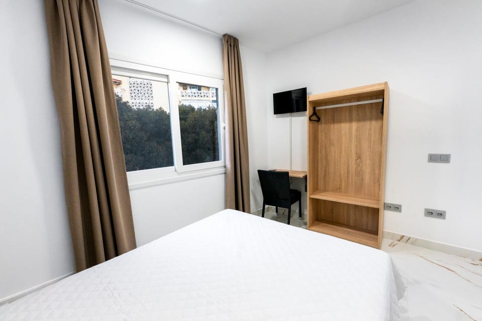 Bed, TV and multimedia, Photo of the whole room, Bedroom, wardrobe