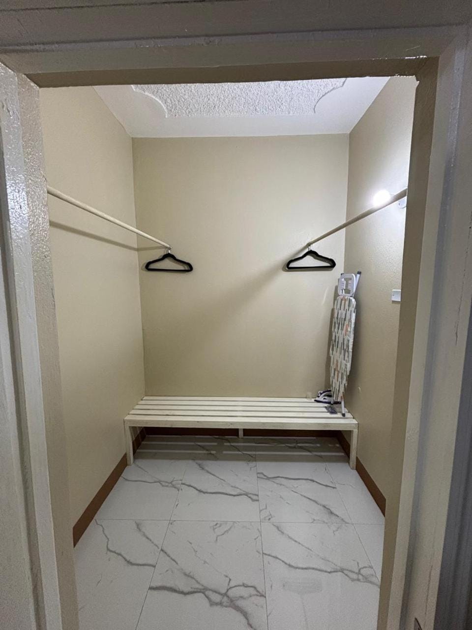 360 Rokview 1BR Sweet Home Apartment in Kingston