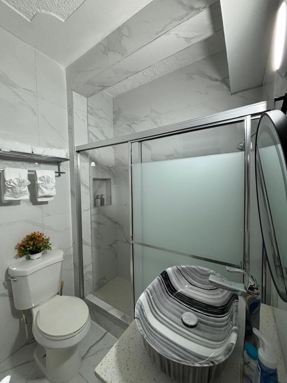 360 Rokview 1BR Sweet Home Apartment in Kingston