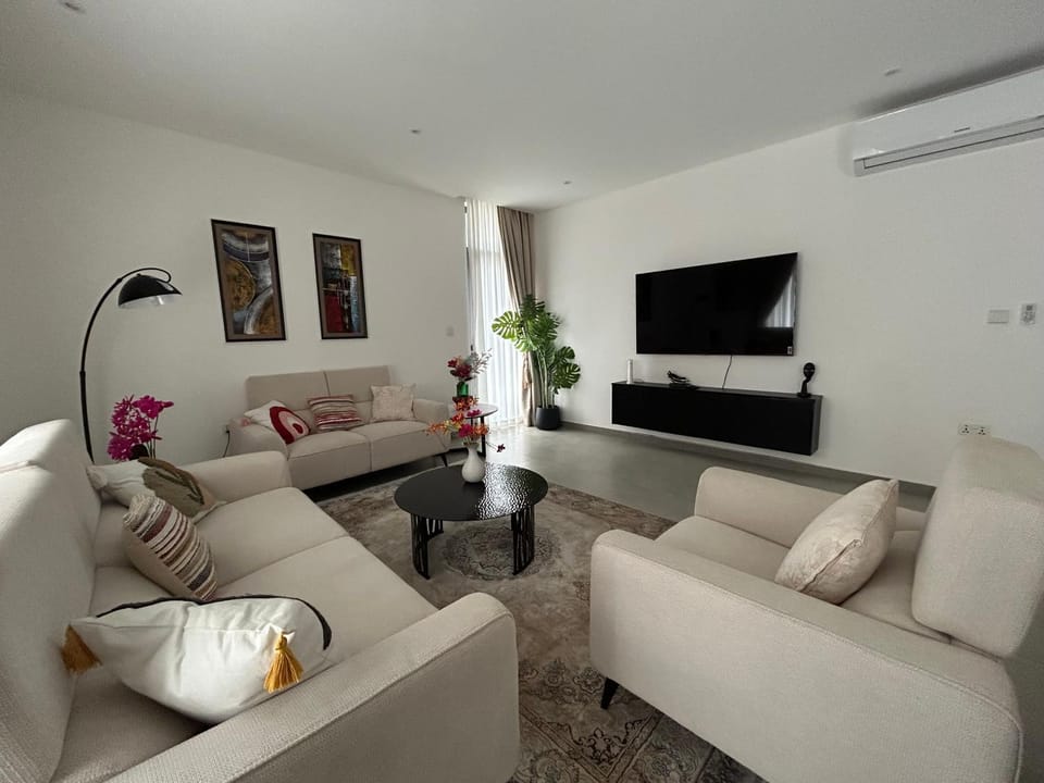 Nova, 2 beds Suits Apartment in Accra