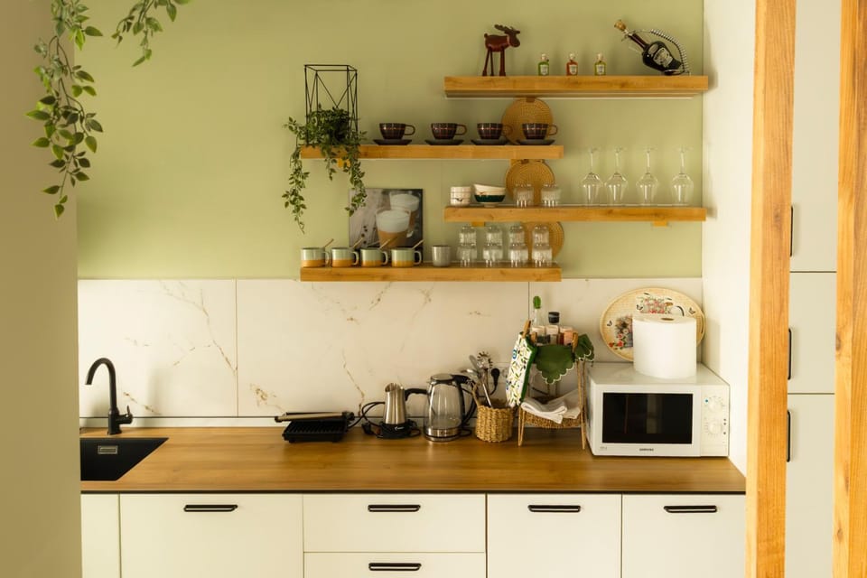 Coffee/tea facilities, Kitchen or kitchenette, stove, toaster