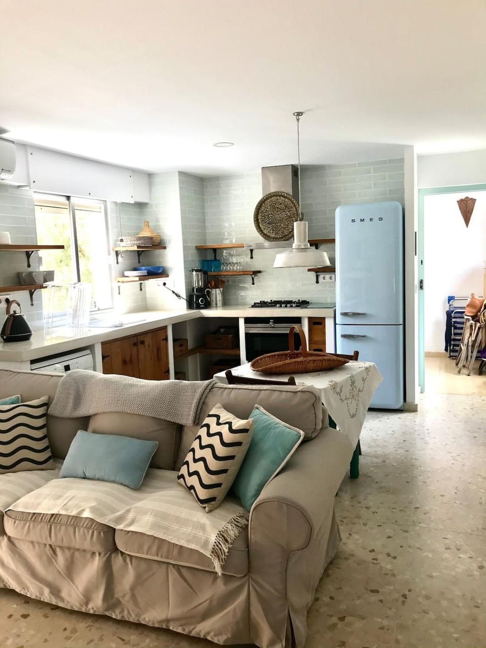 Kitchen or kitchenette, Living room