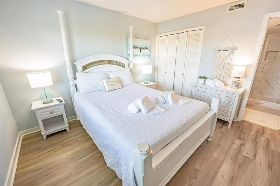 3BR Pools, Direct Ocean Front, Ocean Creek, Views! House in Briarcliffe Acres